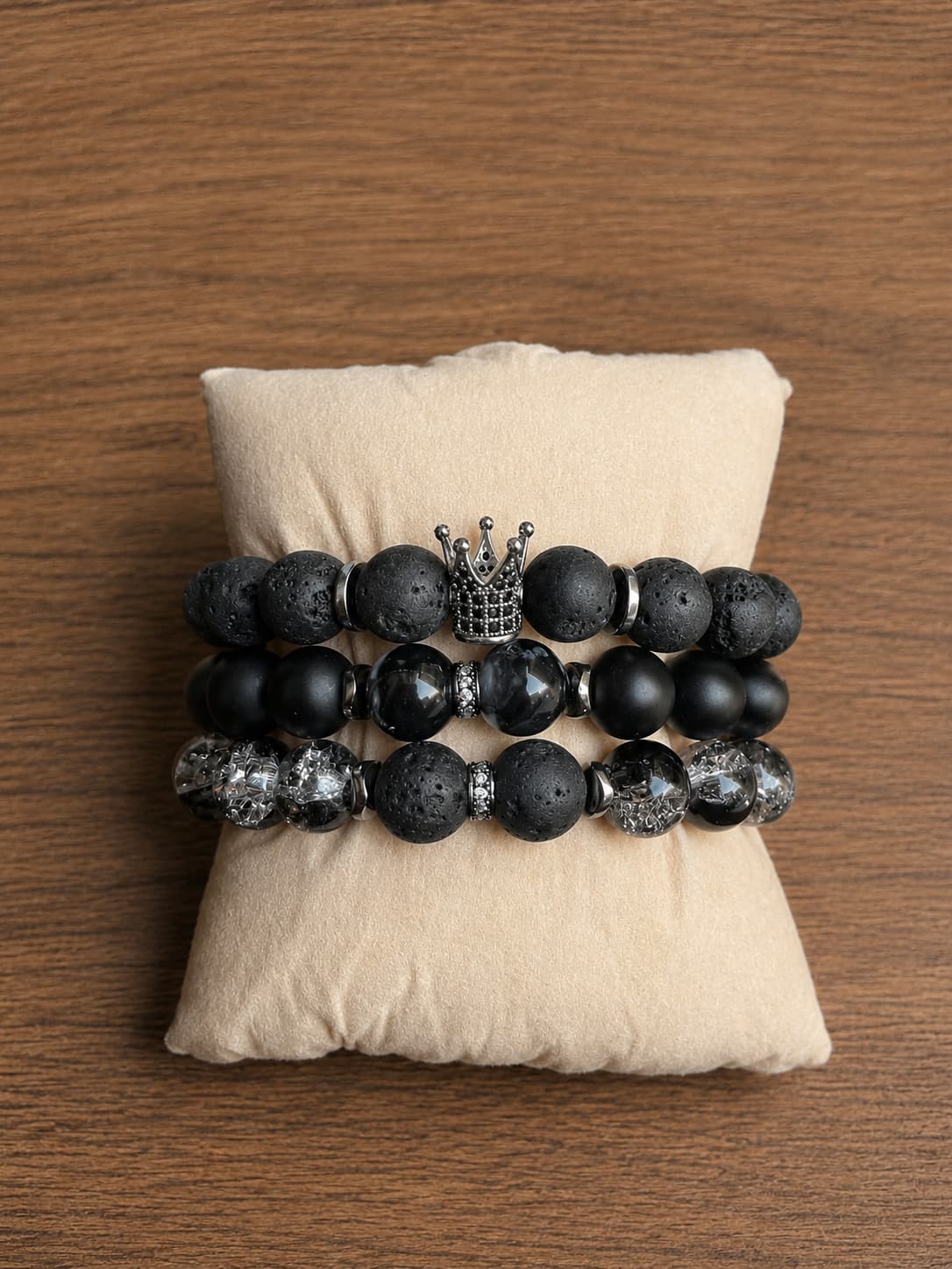 oréva Obsidian King knotted brass bracelet detail, macro view